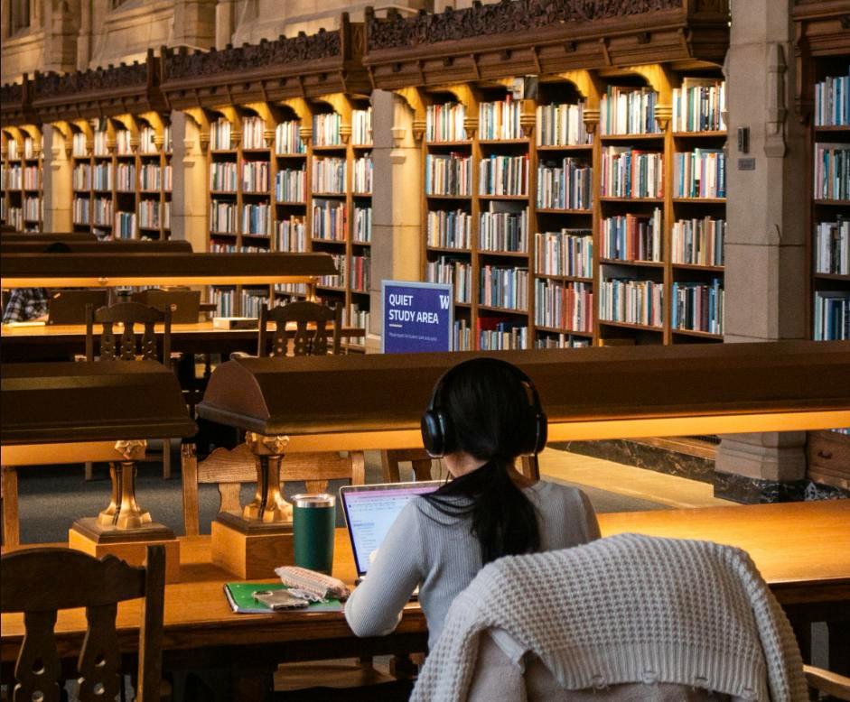 Ted Rogers School of Management Awards and Scholarships for Accounting & Finance Students