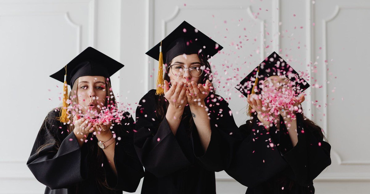 CFA Program Student Scholarship for Rotman Commerce students